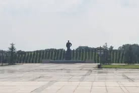 参观李达故居，他是我党主要创始者，毛主席称其是理论界的鲁迅图片