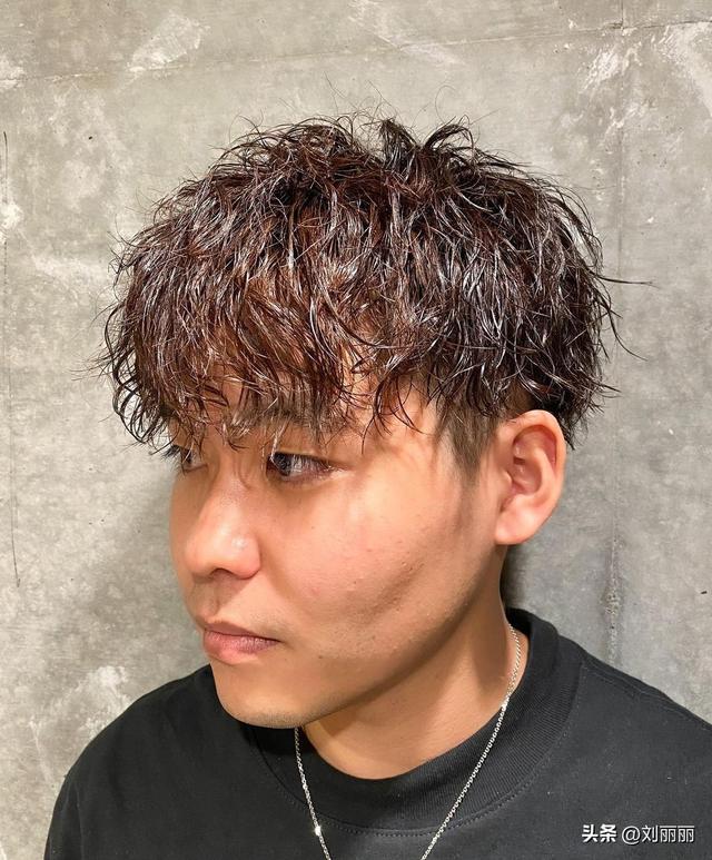 圆形脸型适合什么发型男 - 冷求网