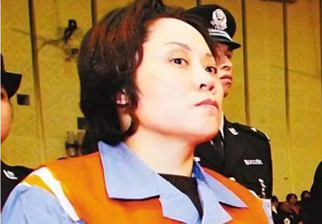 “重庆一姐男宠”罗璇：1米82肌肉发达，被抓后立刻翻脸不认人