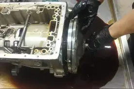 搞了辆29万公里的丰田13代皇冠，对症下药做翻修，满血复活变新车图片