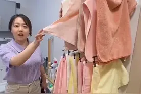 女子洗澡要老公拿一下粉色毛巾，老公却懵了：十几条都是粉色的图片