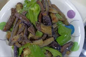 湖北女子连续3天去朋友家蹭饭，嫌弃饭菜越来越差，评论区一边倒图片