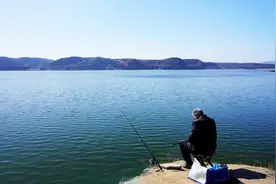 夏季钓远还是钓浅？不要盲目选择，4种情况，钓浅比钓远收获更多图片