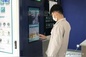 天津日报 | 自助体检机轻松换驾照，滨海公安为驾驶员换证提供24小时服务图片