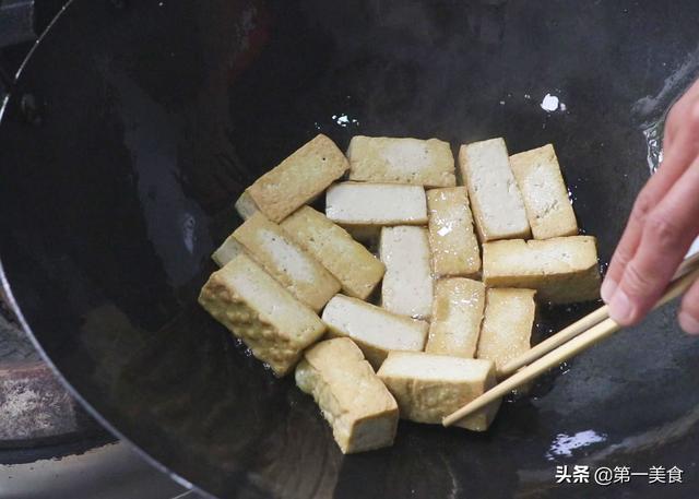 想吃芝麻酱不用买，5块钱能做一大瓶，纯正无添加，附麻酱吃法