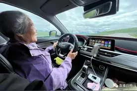 火遍全网！日照71岁奶奶自驾川藏线！图片