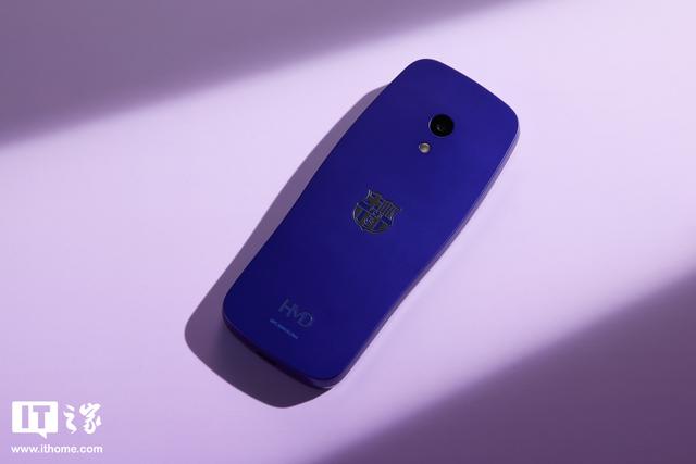 HMD 3210巴萨版功能机图赏：梦回1999，内置Deepseek AI助手