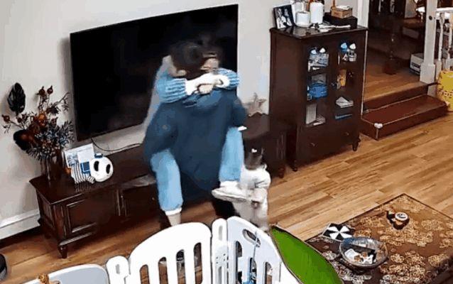 1段父女“亲密”视频疯传，评论区乌烟瘴气：这一幕早该被曝光了