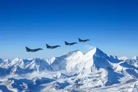 歼-10首飞25周年：在祖国蓝天上留下闪光航迹图片