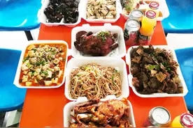 红油蹄筋、宫保鸡丁、麻婆豆腐，工作在伊拉克荒漠里的中核二三员工很有口福图片