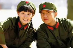 邓超孙俪夫妇带儿女现身首映礼，基因太强，一看就是亲生的图片