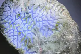 翡翠原石为啥要开“流氓窗呢”?这样做的目的是什么？图片