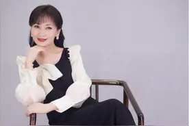 68岁赵雅芝做核酸被拍！身材紧致小蛮腰明显，气场十足被嘲像走秀图片