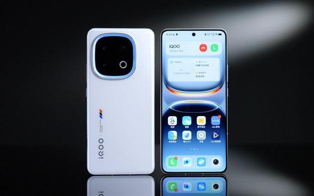 3999元起？iQOO 15补齐潜望长焦+无线充，子品牌高端稳了