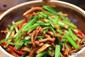 饭店的芹菜香干肉丝做法，技巧全在这，过年做这一道就够了，真香图片