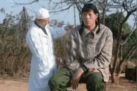 曾金莲14岁身高2.3米，入职国家篮球队，为何不到一年被辞退了？图片