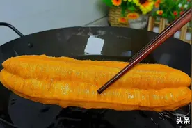 农村老大爷不外传的油条配方，价值2万，日卖3000根，出摊就排队图片