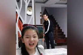 王大艺：凭爸爸是班主任走红，全网吸粉800万，妈妈身份被质疑图片