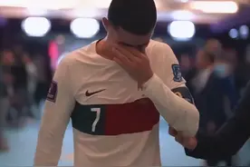 C罗痛哭告别世界杯！葡萄牙球员称“5个裁判都是阿根廷人”，主教练：C罗和我对输球最失望图片