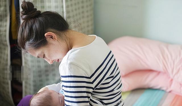 辽宁“公主”：16岁吃饭靠人喂，每个月零花钱30万，开跑车摆地摊
