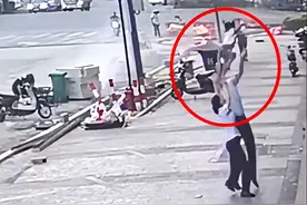 徒手接住空中坠落女童，一男一女两名英雄身份揭晓，同事点赞太帅了，桐乡市委书记登门慰问，被确认见义勇为图片