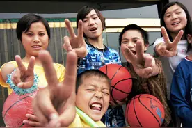 他们以为自己生活得很幸福，但对真相一无所知图片