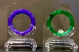 看似“一眼假”的手镯，却是价值千万的翡翠图片