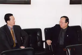与某位领导关系过密，未必是个好事图片