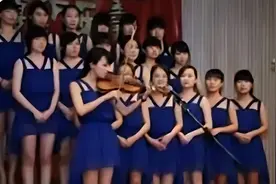 黄曦宁天价产房曝光，入住三晚花费10万，爸爸是包工头还有两妹妹图片