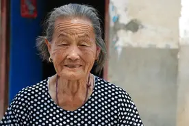 陈秀英：百岁妈妈，因近亲结婚生下3个“猴娃”，50年没出过村子图片