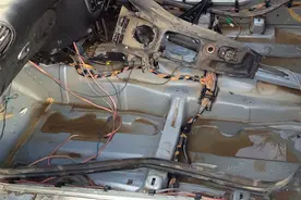 不曾涉水，车内竟然也被淹了图片