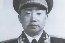 彭绍辉：参加了三个方面军长征的独臂开国上将，因反对张国焘险些被枪毙，毛主席称其比孔夫子还高明图片