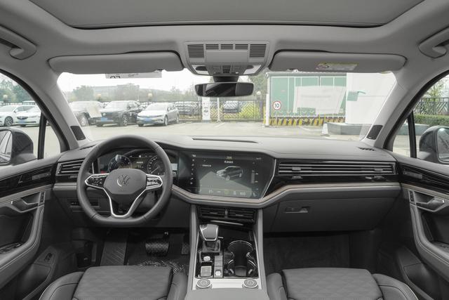 新车 | 仍提供燃油/插混动力 2024年引入国内 新款大众途锐官图发布