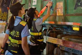 渣土车“增高”，司机“不知情”？非法改装，罚！图片