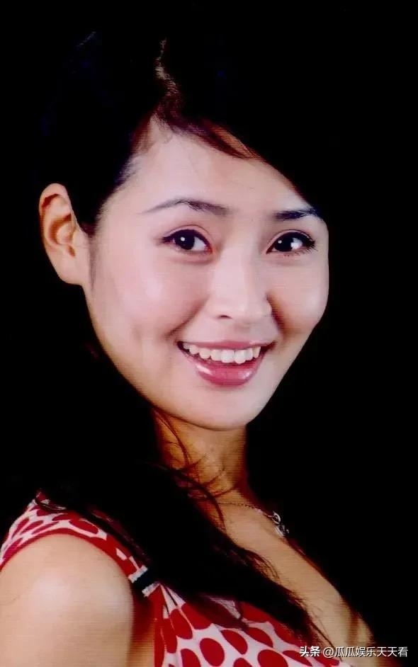 电视剧门第演员表介绍,于明加:演《门第》爆火,27岁被父母催婚,嫁平凡