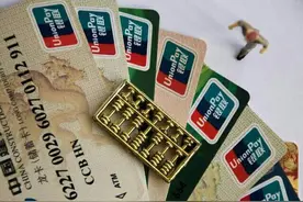 甘肃女子信用卡逾期28000元，银行追要违约金复利，法院判了图片