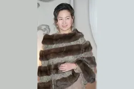 女人为跻身上流社会，费尽心思傍上“大款”，最后被骗人才两空图片