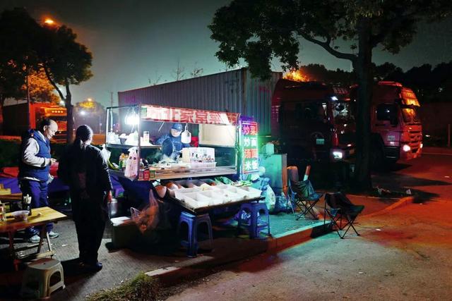 与危险品24小时相伴，一对农村夫妻的漂泊高薪路