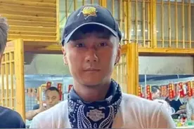 家暴男蒋劲夫罕露面！满胳膊纹身太社会，戴37万高奢表神情仍落寞图片