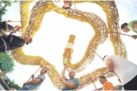 民间传统技艺——编扎草龙图片