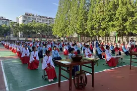 南京市江浦实验小学：着汉服、扎总角、正衣冠，今天我们十岁啦图片
