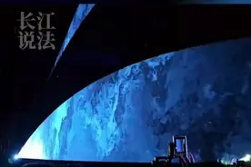 实惨！男子拍演唱会：激光导致手机摄像头直接报废图片