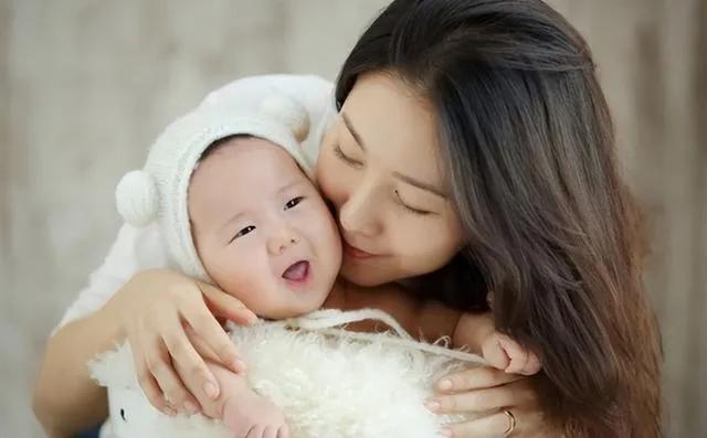 演员高露：当红时嫁圈外丈夫，生一对儿女幸福美满