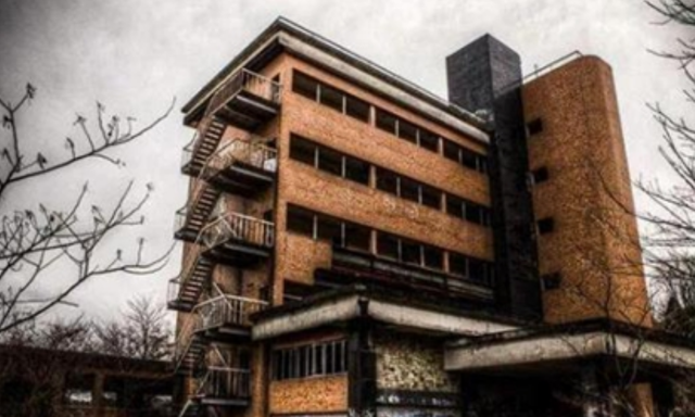 两名日本少女去废弃旅馆探险，之后“人间蒸发”，24年后才被找到