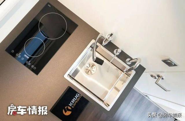 全新奔驰中卡房车，5.1T四驱带三把锁越野力够强，车内足有10平米