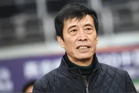 韩乔生炮轰足协：冯巩大战千夫所指时没担当 现在辟谣纯属马后炮图片