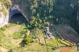 重庆大山发现一天坑，5家人住这里超百年，养猪种菜与世隔绝图片