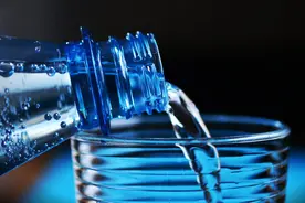 两种苏打水有这么大的差别 苏打水真有诸多健康功效吗？图片