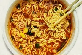 出差时不要只带方便面了，这几种好吃便宜又易携带的零食快收藏图片