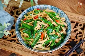 春季，韭菜和千张是绝配！味道香有营养，很多人还不知道做法图片